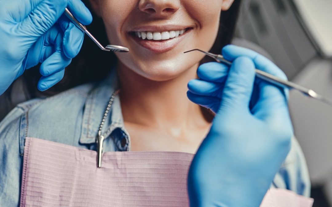 Affollamento dentale lieve, come curarlo e cosa sapere